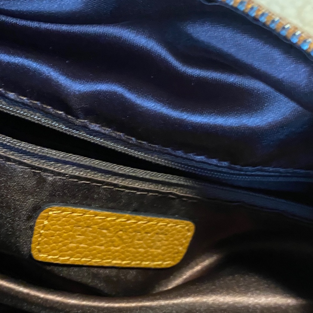 Elegant Brown Leather HeShe Crossbody Handbag - Picture 7 of 16